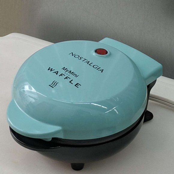 New Mini Portable Electric Waffle Maker Round Steel Waffle ‎110 Volts ‎550 Watts - Picture 1 of 5